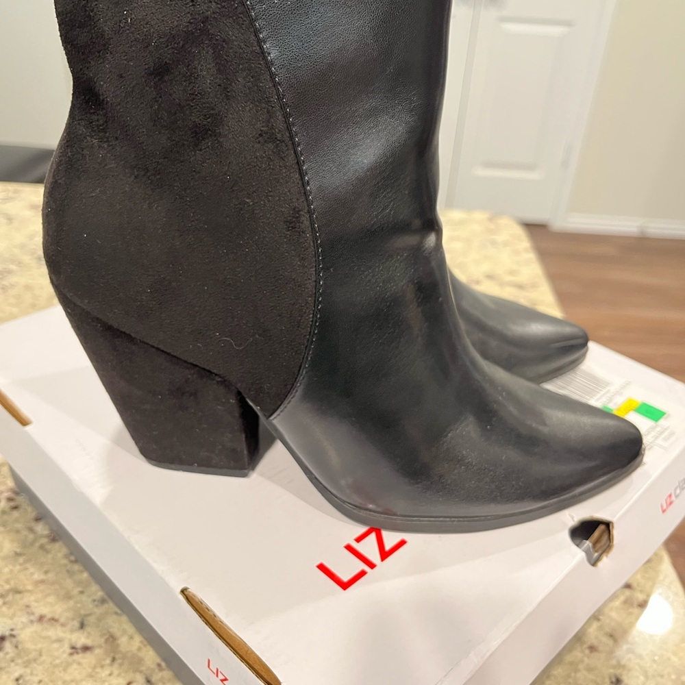 Liz Claiborne Womens Booties Size
9 - Picture 4 of 7